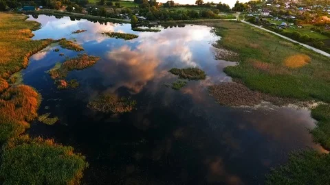 Flying over a beautiful lake. Reflection of clouds in the lake. Air chamber Vídeos de archivo 90401860
