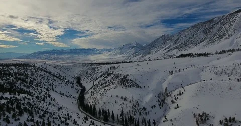 Flying over a beautiful winter scene in the mountains 4k 24fps Vídeo Stock 72295764