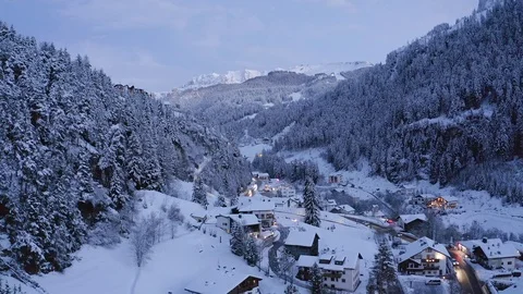 Flying over beautiful winter ski resort town of Val Gardena in Italy, Dolomites Vídeo Stock 121937886