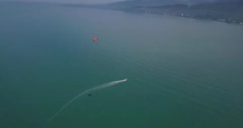 Flying over the black sea 库存影片 153497124