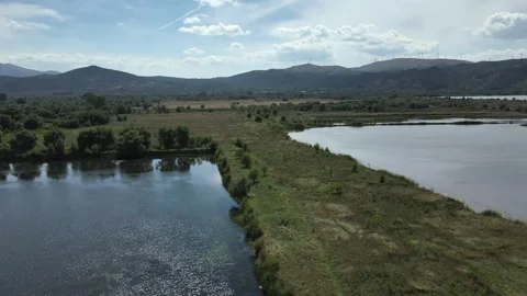 Flying over the blue lake Vidéo 346486050