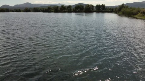 Flying over the blue lake Vidéo 346486323