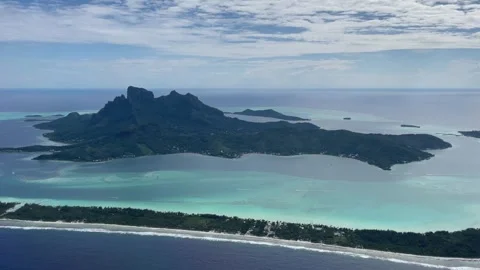 Flying over Bora Bora island Video stock 298677904