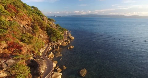 Flying over the Bridge, Rocks and the Sea, Koh Phangan, Thailand Vidéo 97246708