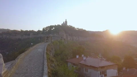 Flying over castle on a hill Video stock 122868600