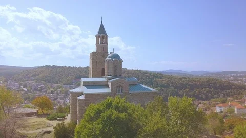 Flying over castle on a hill Video stock 122873211