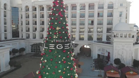 Flying over the christmas tree in Land of Legends 库存影片 124906846