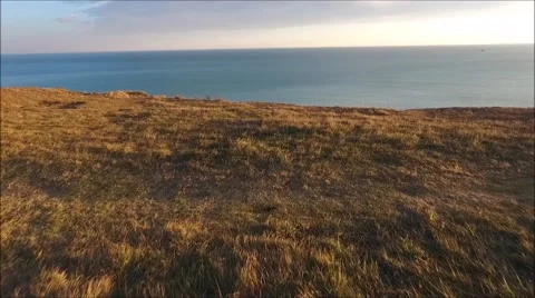 Flying over cliff edge Video stock 67403290