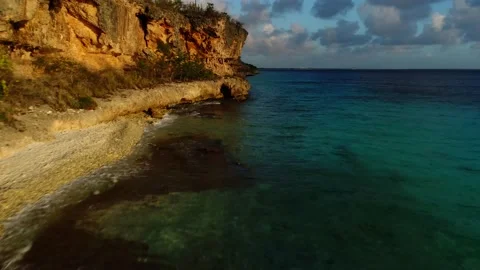 Flying over cliffs and beach Vídeos de archivo 167329963