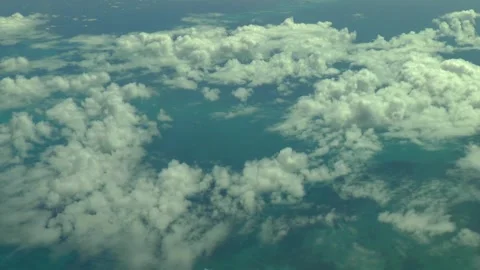 Flying over the clouds, over the ocean. Aerial footage. Vídeos de archivo 164001303