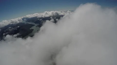 FLYING OVER CLOUDS TOWARD OROVILLE LAKE ,NORTHERN CALIF Vídeo Stock 237408274