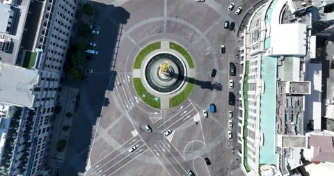 Flying over column of freedom in the center of Tbilisi Video stock 196710886