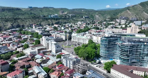 Flying over column of freedom in the center of Tbilisi Video stock 196713610