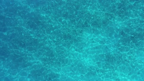 Flying over crystal clear turquoise waters Video stock 156084035