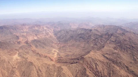 Flying over the desert mountains Video stock 73973439