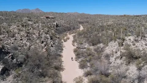 Flying Over Desert Trails 库存影片 86789299