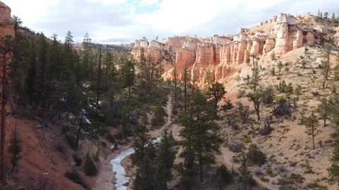 Flying over a dried riverbed in the Utah mountains Video stock 153248507