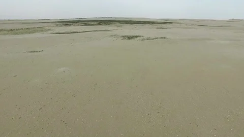 Flying over Dunes in the Desert Vídeo Stock 103300175