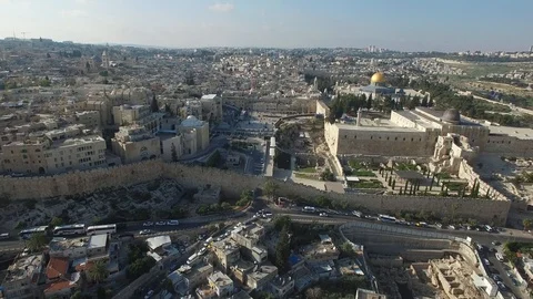 Flying over Dung Gate and Western Wall. Jerusalem. DJI-0684-03 Vidéo 106092903