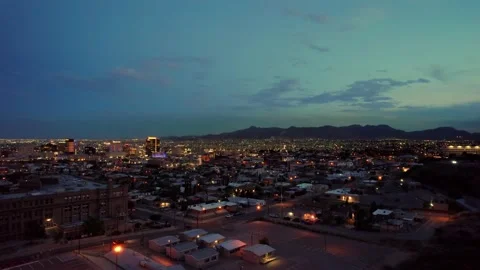 Flying over El Paso at dusk Vídeo Stock 202003372