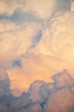 Flying over the evening clouds with the late sun. Flight through moving Foto stock