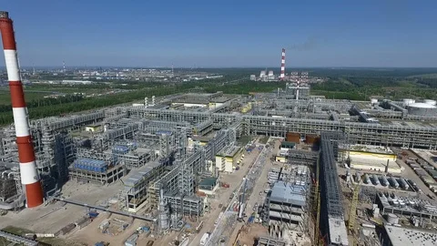 Flying over facilities of oil-processing plant 스톡 동영상 124622089