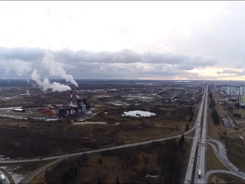 Flying over the factory, freeway at sunset. Vídeo Stock 73120562