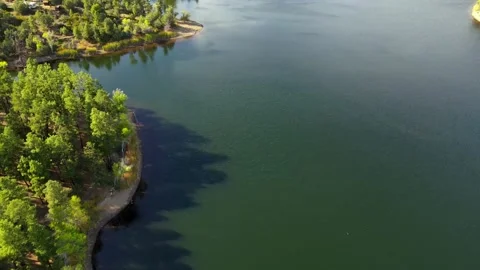 Flying over the Forest Lined shoreline of Lynx Lake 스톡 동영상 170582298