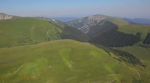 Flying over the hills Видео 10595118