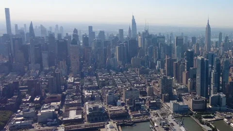 Flying over Hudson River with view of New York City skyscrapers Stock-Footage 157572640