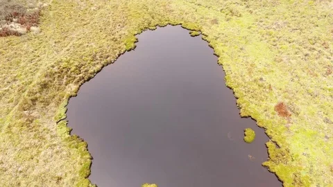 Flying over a lake on the paramo high in the Andes Vídeo Stock 84370524
