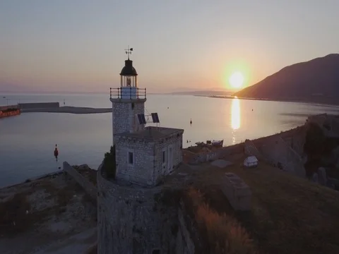 Flying Over Lighthouse at Sunset Vídeos de archivo 80825481