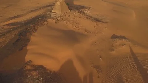 Flying over Meroe Pyamids Video stock 72687526