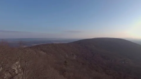 Flying over mountain range Vídeos de archivo 72406140