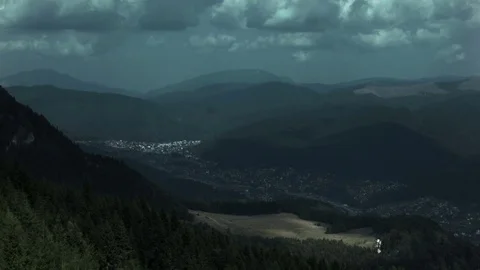 Flying Over Mountains Cinematic 動画素材 84658486