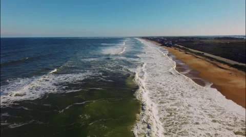 Flying over ocean beach, DJI Drone Vidéo 47215605
