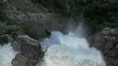 Flying over a powerful waterfall Видео 156173751