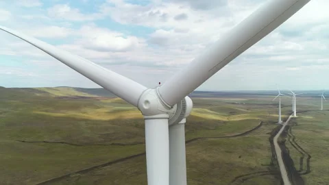 Flying over the propeller of a wind farm Video stock 153064910