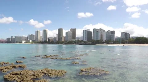 Flying over the reef in Hawaii 스톡 동영상 66416702