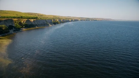 Flying over the river along the cliff Video stock 112182245