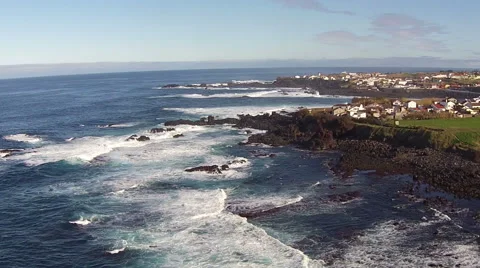 Flying over the Rocks and Ocean Waves Video stock 46202141