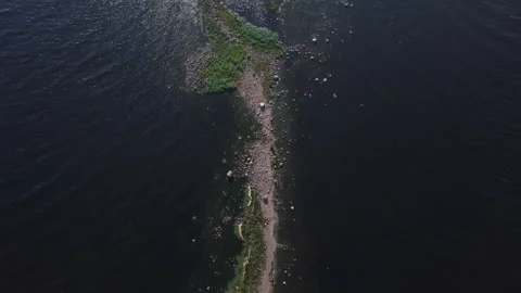 Flying over rocks in the water Stockbeeldmateriaal 160479898