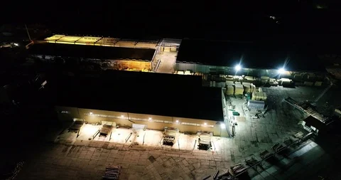 Flying over the sawmill at night Vidéo 103870678