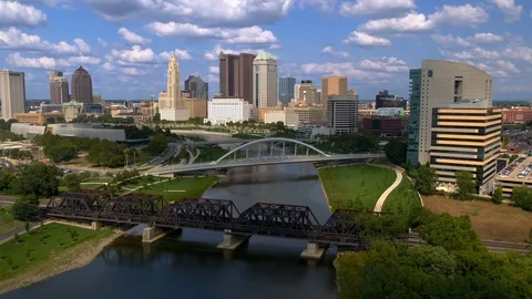 Flying over the Scioto river towards downtown Columbus, Ohio. Stock Footage 100655625