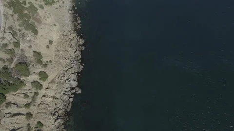 Flying over the sea edge Video stock 68888248