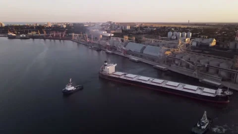 Flying Over the Seaport at Sunset. Harbor. 스톡 동영상 135065222