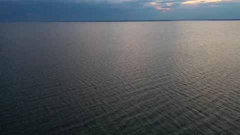 Flying over the see at sunset Vídeo Stock 139826970