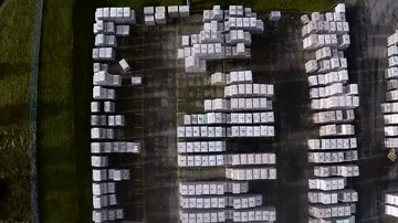 Flying over stacks of pallets in rows and alleys Video stock 85517359