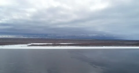 Flying over the still unfrozen river in November Video stock 221134592