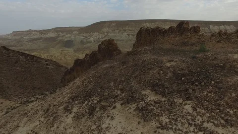 Flying over stone formation at the Valley of Zin, near Sde Boker. DJI-0046-01 스톡 동영상 124413354